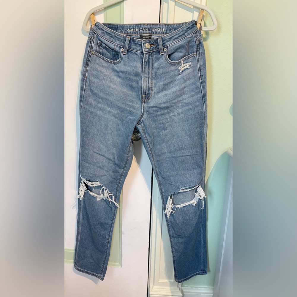 AE Ripped Mom Jean. Medium wash. Size 2. High waisted.